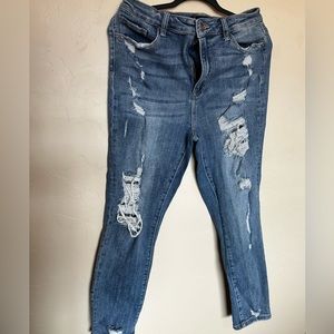 Risen Size 13/31 Distressed Jean